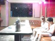 全网商K偷拍独家 2000包间干漂亮小姐姐 前凸后翘 拿着麦克风叫床