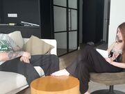 我背叛了妻子 和一位红发性感的女老师在一起 并射在了她的大胸上