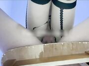 大屁股骑乘榨精一顿猛坐让我射进骚穴里