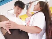 网红女优OL制服美女电车遇痴汉黑丝美腿羞耻的在多人面前被侵犯