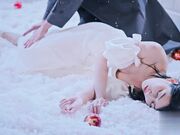 放荡的白雪公主享受梦寐以求的王子鸡巴