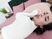 模特美女旅游借住宿爬上男主人的床最终两人都达到了性爱的巅峰