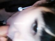 美女近距离展示湿润的粉嫩美穴,然后被土豪操了