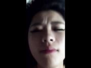 某校颜值高身材好的极品系花背着男友与土豪情人酒店大战,绝对的极品女神干的2个大奶子乱晃,还不停的说：想要！