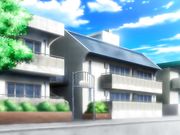 三女一男坐在一起讨论拍摄的剧情