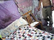 工地干活皮肤黝黑壮小伙天气热20元找老熟人鸡姐泄泄火简单洗洗鸡巴直接就插边干边聊天貌似无套内射方言对白720P