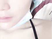 99年清纯妹子在家做直播 胡淫乱语套路礼物 BB很粉 突然来大姨妈，弄了一床