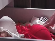 高质量美女让人性奋鸡动的作品 这服饰还有两个柔软妹子一看就要硬了玩弄大鸡巴很嗨有想加入的冲动720P高清