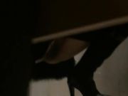 商场厕拍妹子抹完还要闻一闻