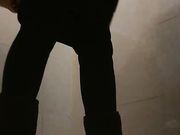 商场厕拍天气冷妹子们都穿的厚