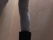 商场厕拍天气冷妹子们都穿的厚