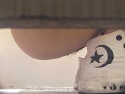 城暗藏隔间拍来方便的美眉们