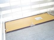 女厕尾随妹子进女厕偷窥玩手机的高跟妹子