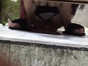 潜入高校偷拍妹子貌似很累门没关