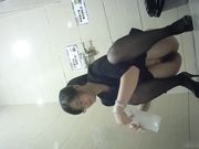 妹子一定憋了很久尿出一条水柱