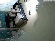 衣服还没脱就急着吃屌日了两炮