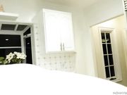 淫荡母亲用嘴巴吸爆儿子的大鸡巴