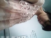 女厕偷拍红高跟妹子人美逼嫩