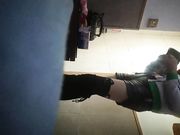 看妹子表情还挺享受的