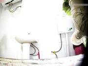 工厂集体宿舍公共卫生间偷拍妹子