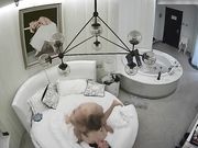 大叔艳福不浅与小情人洗鸳鸯浴