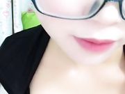 自己拿着奶子吃好露脸黑丝高跟