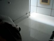 潜入医院女厕偷拍几个妹子嘘嘘