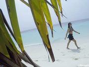 淋浴间淫荡少女吸大屌