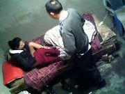 大叔嫖妓结果不够硬想要舔逼被拒