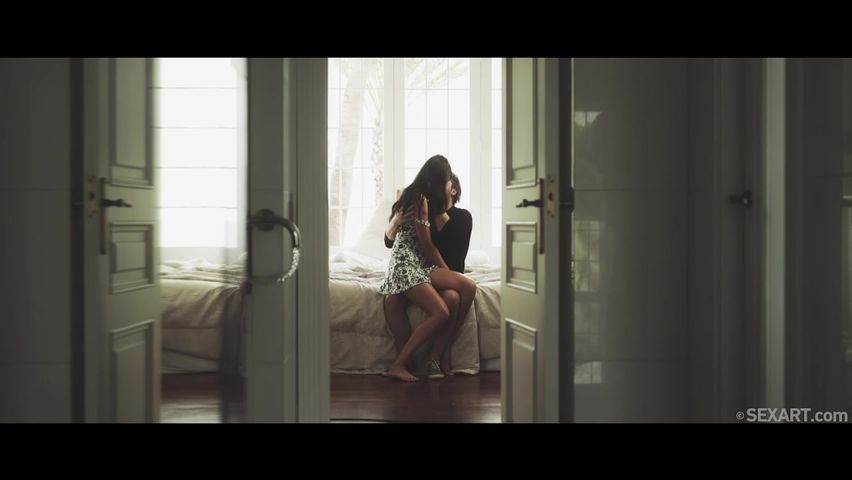 窗前的少妇被强烈性高潮淹没