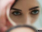 漂亮的女友就要贡献出来一起享受