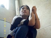 厕所偷拍 年轻的妹子果然青春靓丽2