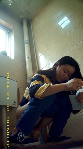 厕所偷拍 年轻的妹子果然青春靓丽2