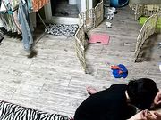 偸拍年轻小媳妇卖力抹油给老公撸