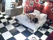 很能折腾的年轻情侣从浴室干到沙发