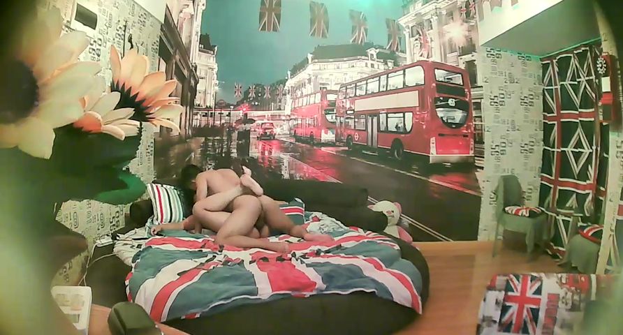 妹子吃屌的样子很淫荡床上搞完沙发搞