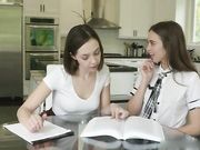 清纯学生妹子发情逼痒了去卫生间自慰被发现 乖巧口交被大力抽插被操得好开心