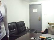 和出纳刘姐在办公室开战