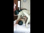 路边野鸡三姐妹伺候顾客3偷偷玩直播，露脸激情口活胸推活不错，激情上位淫语不断