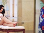 在温泉度假区被服务生内射的大奶美人