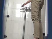 商场厕拍 妹子的镜头感很好