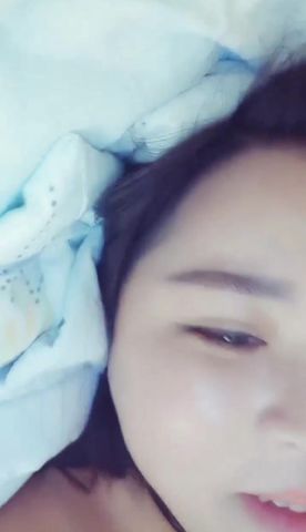 全程露脸的高颜值美女主播请来热心网友来家现场表演