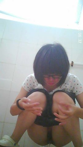 公厕定点拍摄系列4 各色真实良家美女