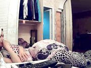 大奶骚媳妇趴在电视前被干到说不要还想挣扎