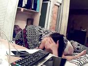 大奶骚媳妇趴在电视前被干到说不要还想挣扎