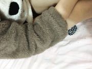 闷骚眼镜妹子穿上黑丝被男炮友用手指抠出水