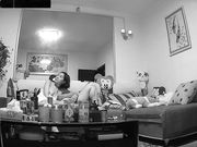 偷拍洗完澡出来的美少妇和留着小胡子的老公在沙发做爱