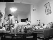 偷拍洗完澡出来的美少妇和留着小胡子的老公在沙发做爱