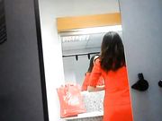 机场偷拍空姐专用女厕几个颜值不错的美女嘘嘘