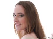 第一次操女友的粉红小菊花不管那一路都需要肉棒的滋润